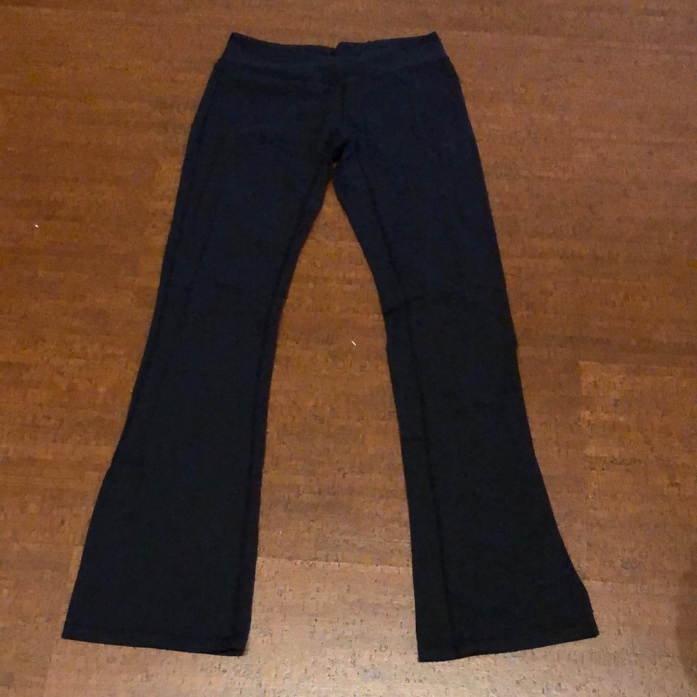 Lucy size 4 yoga pants